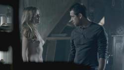 Lili Simmons desnuda a sus 23 años